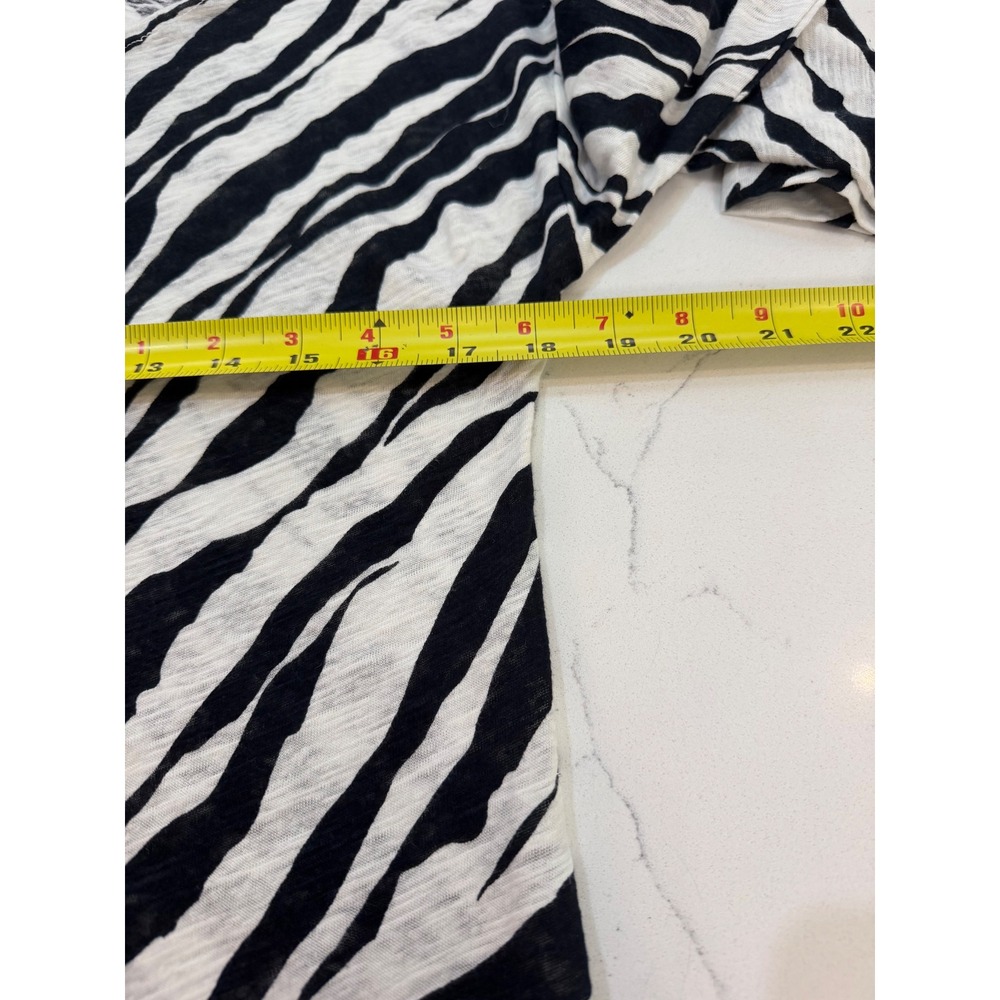 Tahari Zebra Print Linen Blend Top Black White 3/4 Sleeve Scoop Neck Small NEW - Picture 3 of 7